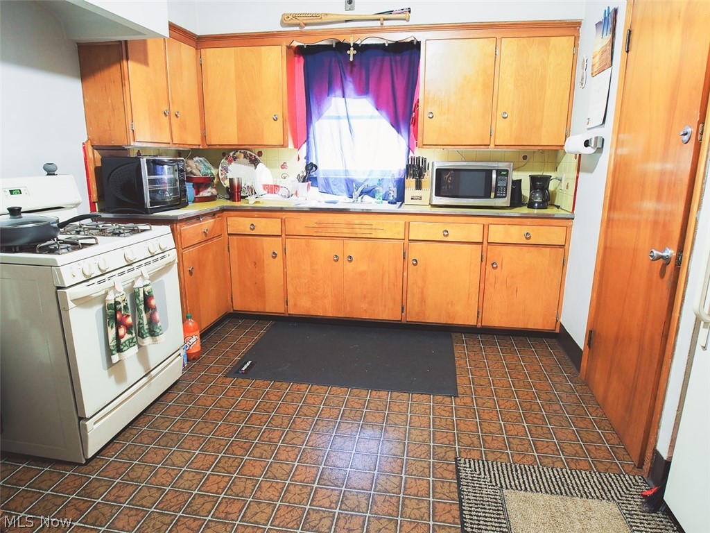 6199-6201 Ridge Road Parma, OH 44129 - Photo 7 of 14