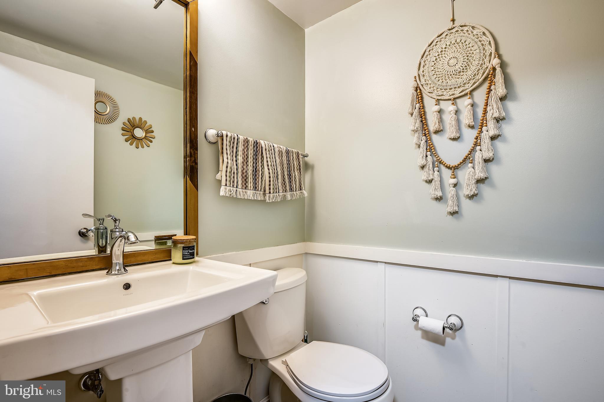 403 Chadford Road Baltimore, MD 21212 - Photo 19 of 41 Main level powder room