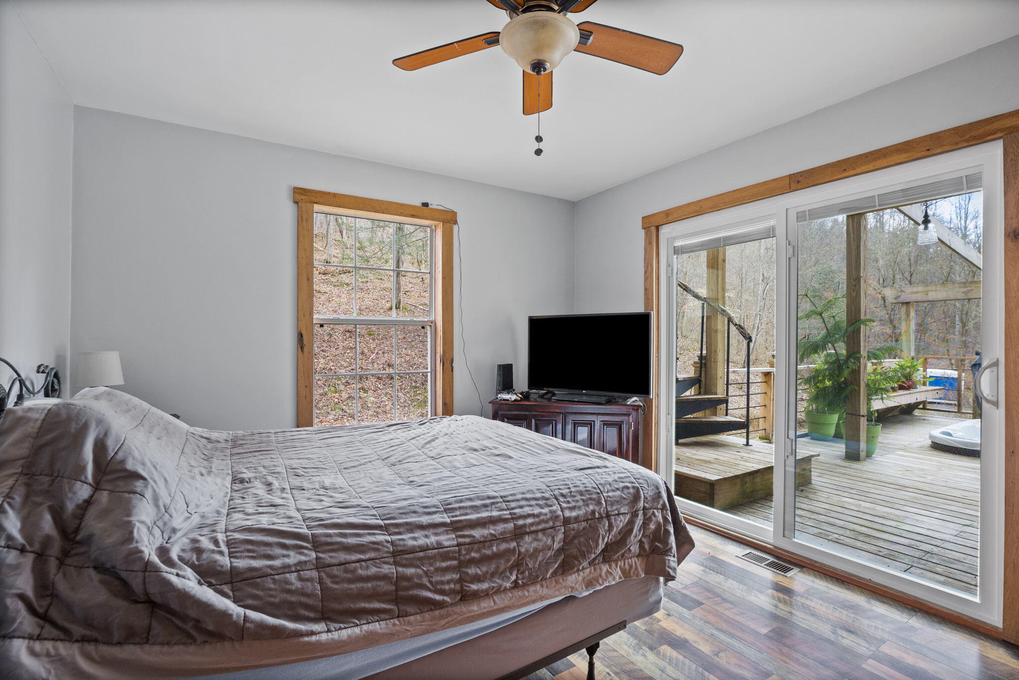 709 Brown Mountain Road Greeneville, TN 37745 - Photo 19 of 41 BEDROOM 2 MAIN LEVEL