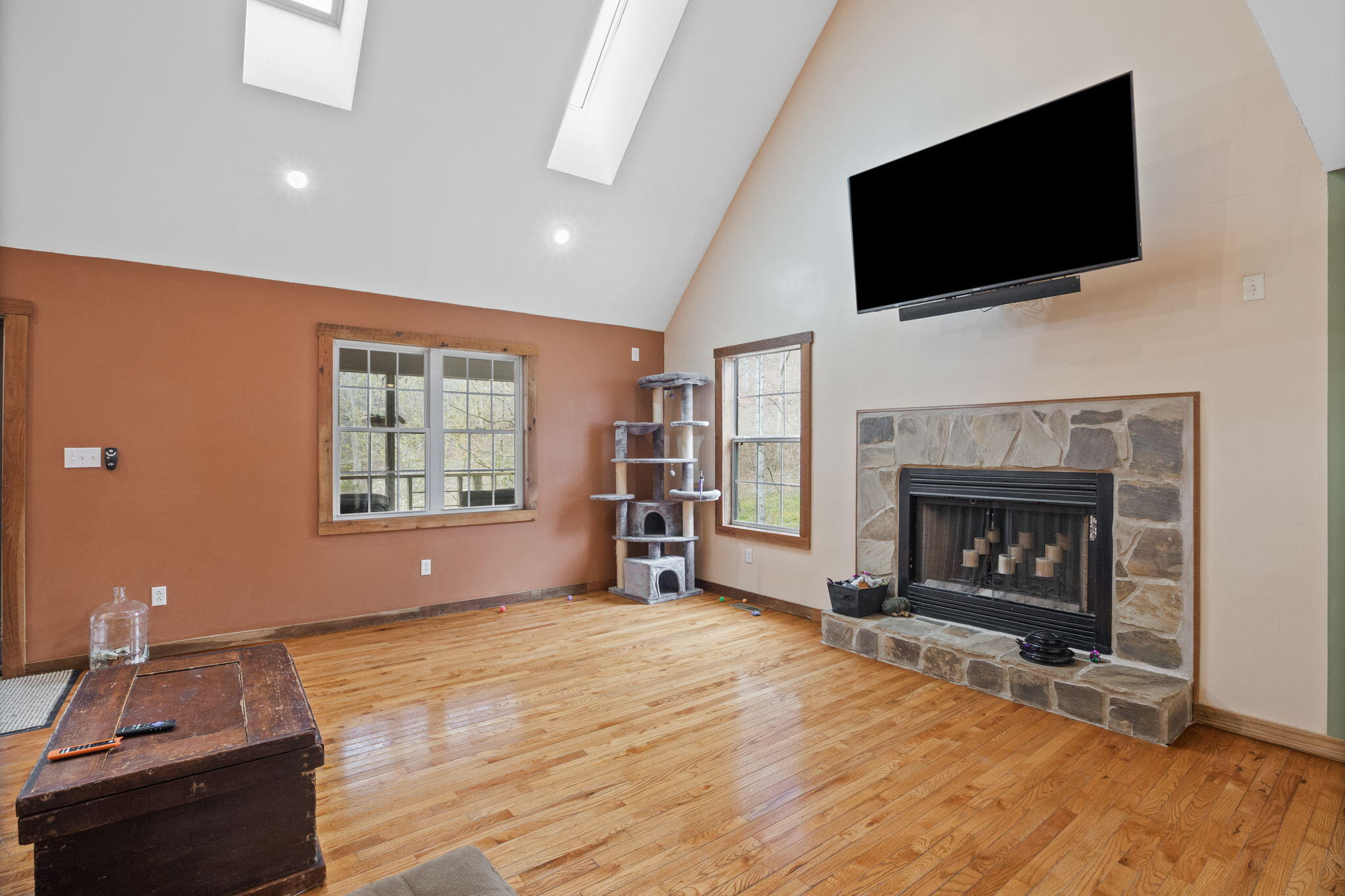 709 Brown Mountain Road Greeneville, TN 37745 - Photo 9 of 41 LIVING ROOM