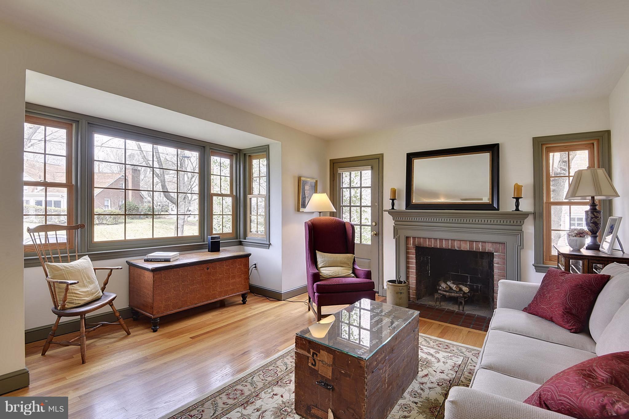 4606 Woodfield Road Bethesda, MD 20814 - Photo 2 of 25 Living Room