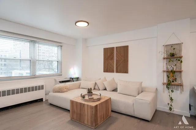 $250,000 | 2909 North Sheridan Road, Unit 407, Chicago, IL 60657