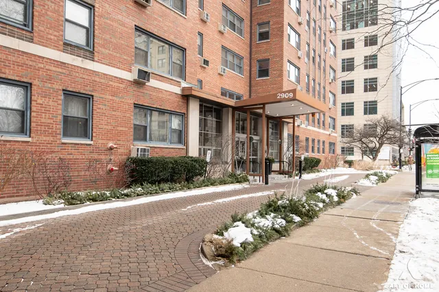$250,000 | 2909 North Sheridan Road, Unit 407, Chicago, IL 60657