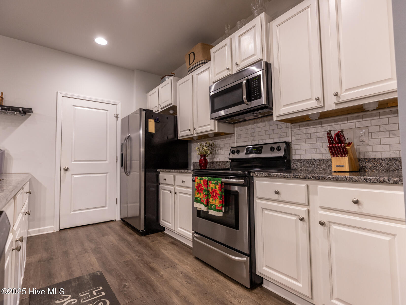 120 Mardella Way Holly Ridge, NC 28445 - Photo 5 of 34 Kitchen