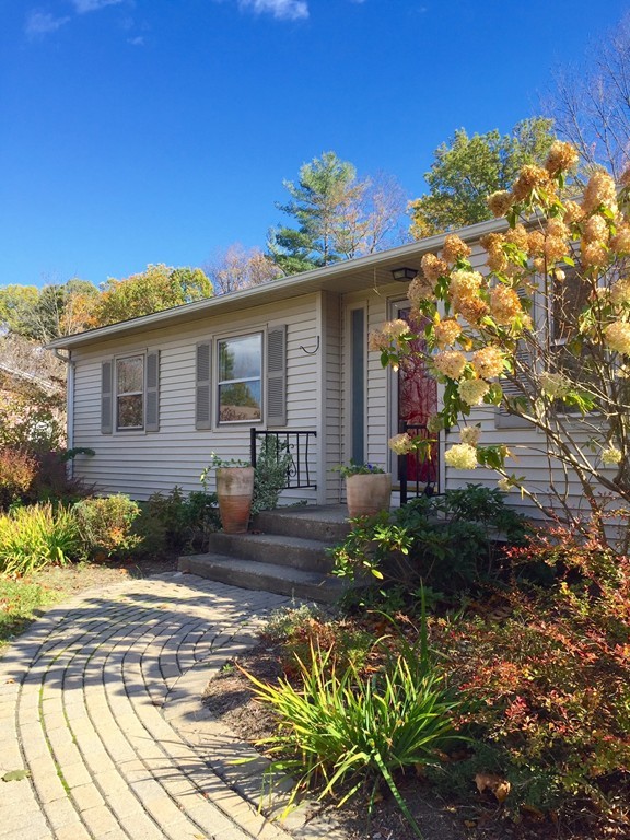 28 Farmington Road Amherst, MA 01002 - Photo 1 of 26 Gallery Image 1