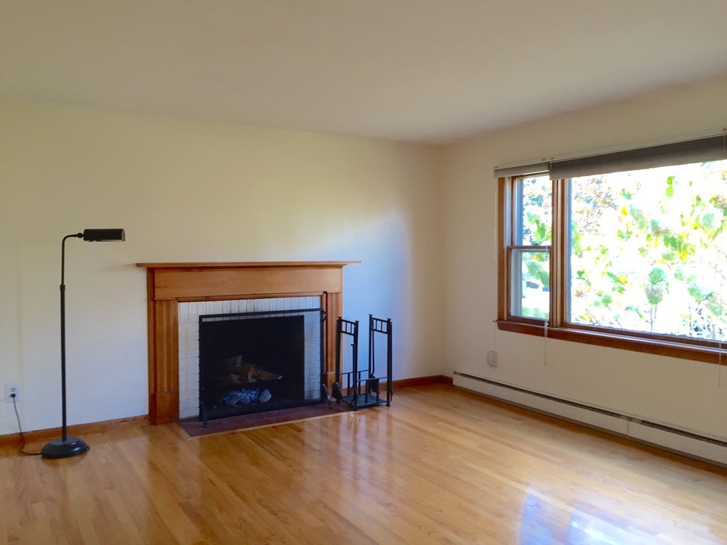 28 Farmington Road Amherst, MA 01002 - Photo 6 of 26 Gallery Image 6