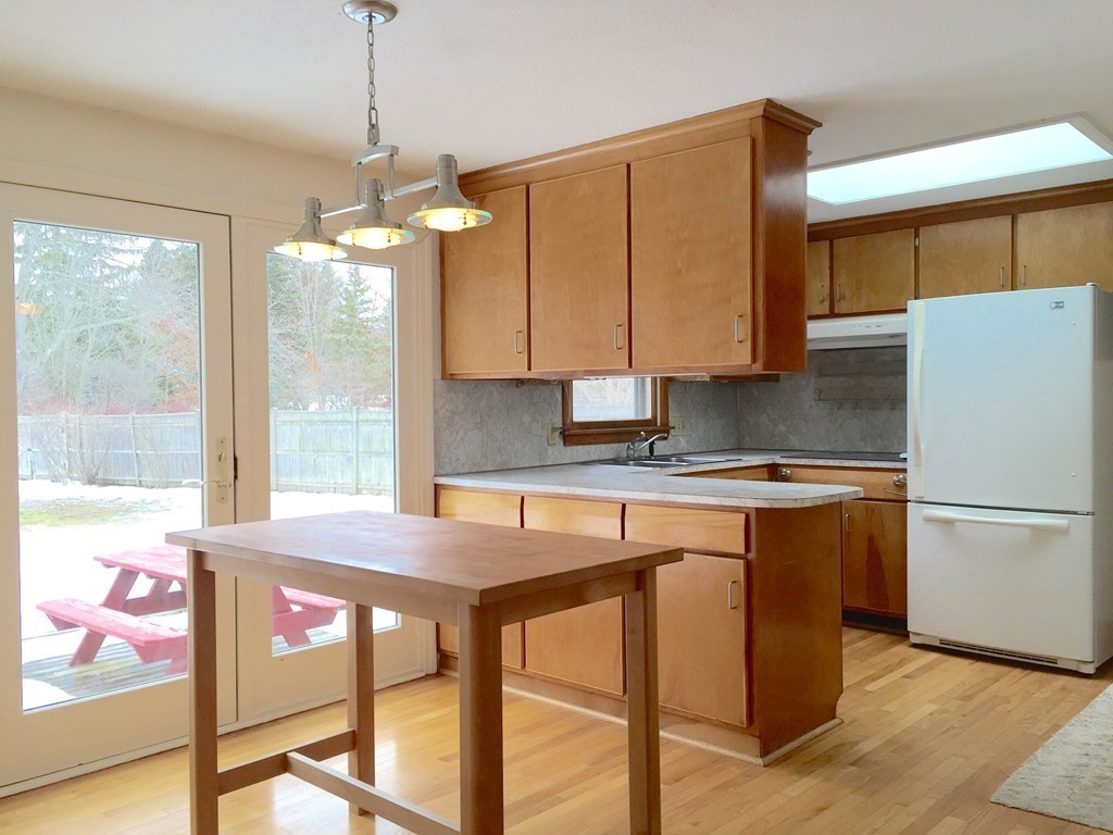 28 Farmington Road Amherst, MA 01002 - Photo 9 of 26 Gallery Image 9