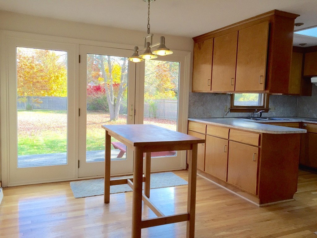 28 Farmington Road Amherst, MA 01002 - Photo 10 of 26 Gallery Image 10