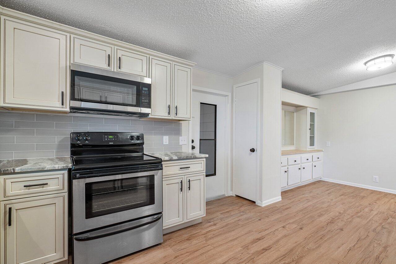 2622 Southwest Pontiac Place Stuart, FL 34997 - Photo 8 of 32 008-2622SouthwestPontiacPlace-Stuart-FL-