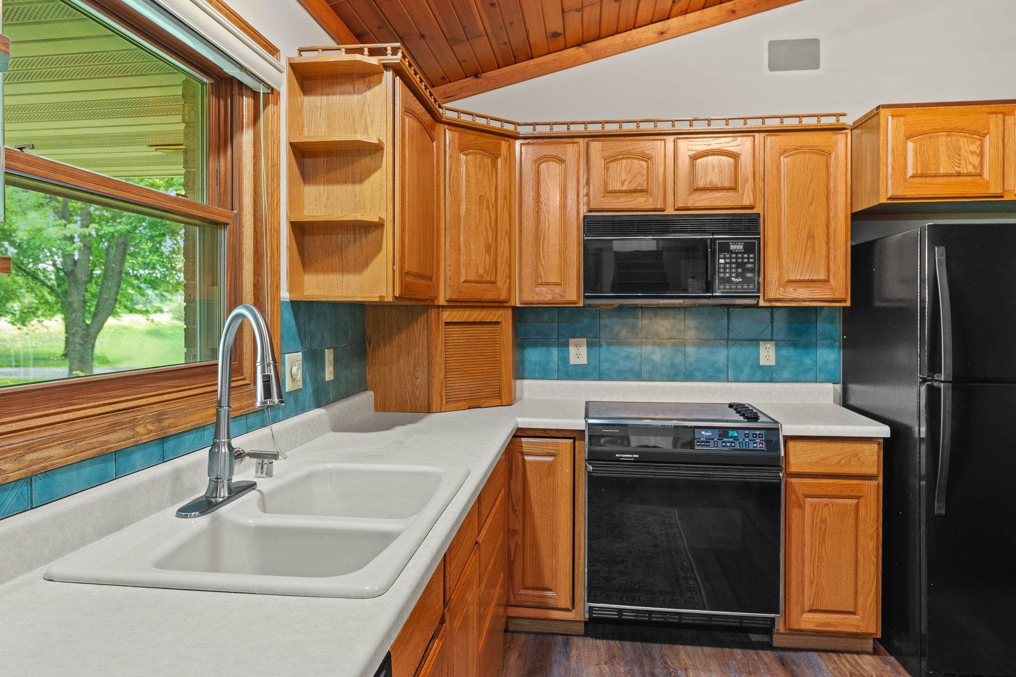 S6041 Oak Court Baraboo, WI 53913 - Photo 10 of 69