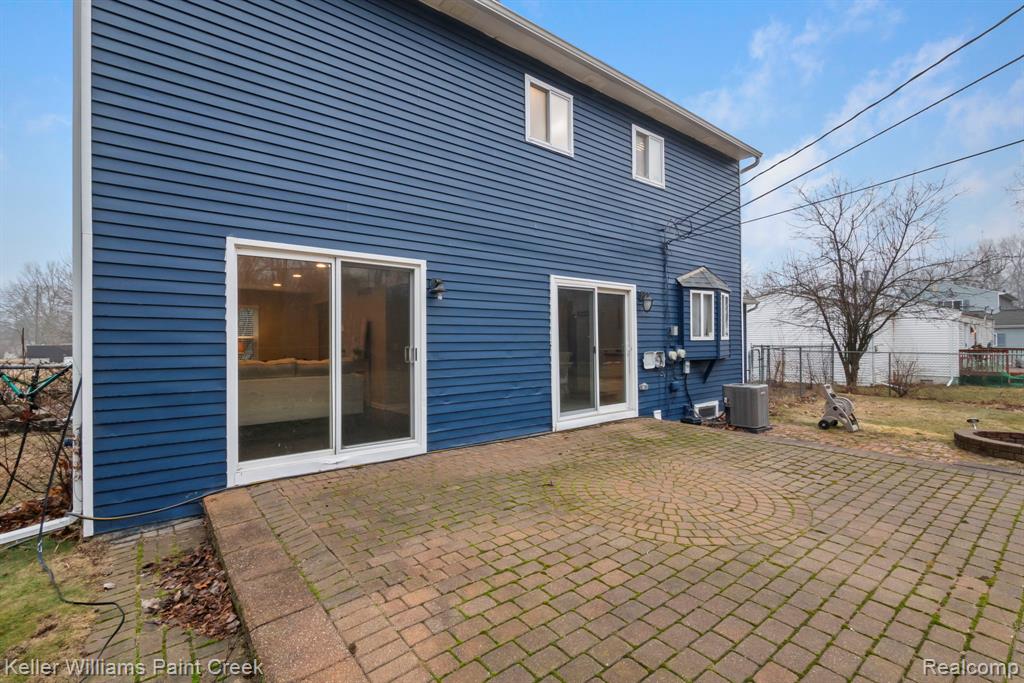1811 Henbert Road West Bloomfield, MI 48324 - Photo 47 of 54 Gallery Image 47