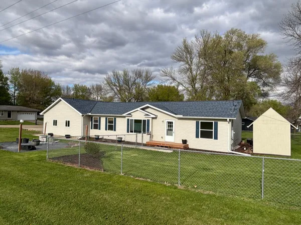 $262,000 | 2200 Eunice Drive, Albert Lea, MN 56007