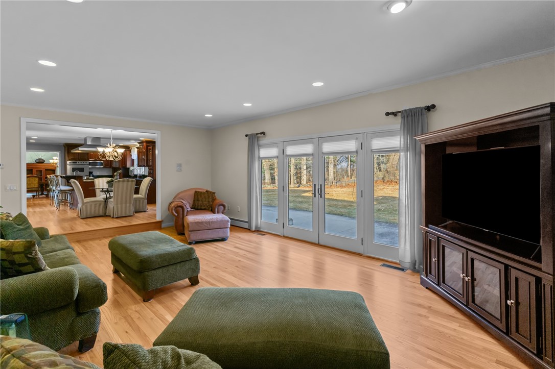 10 Ridgevale Court Cranston, RI 02921 - Photo 18 of 32 Gallery Image 18