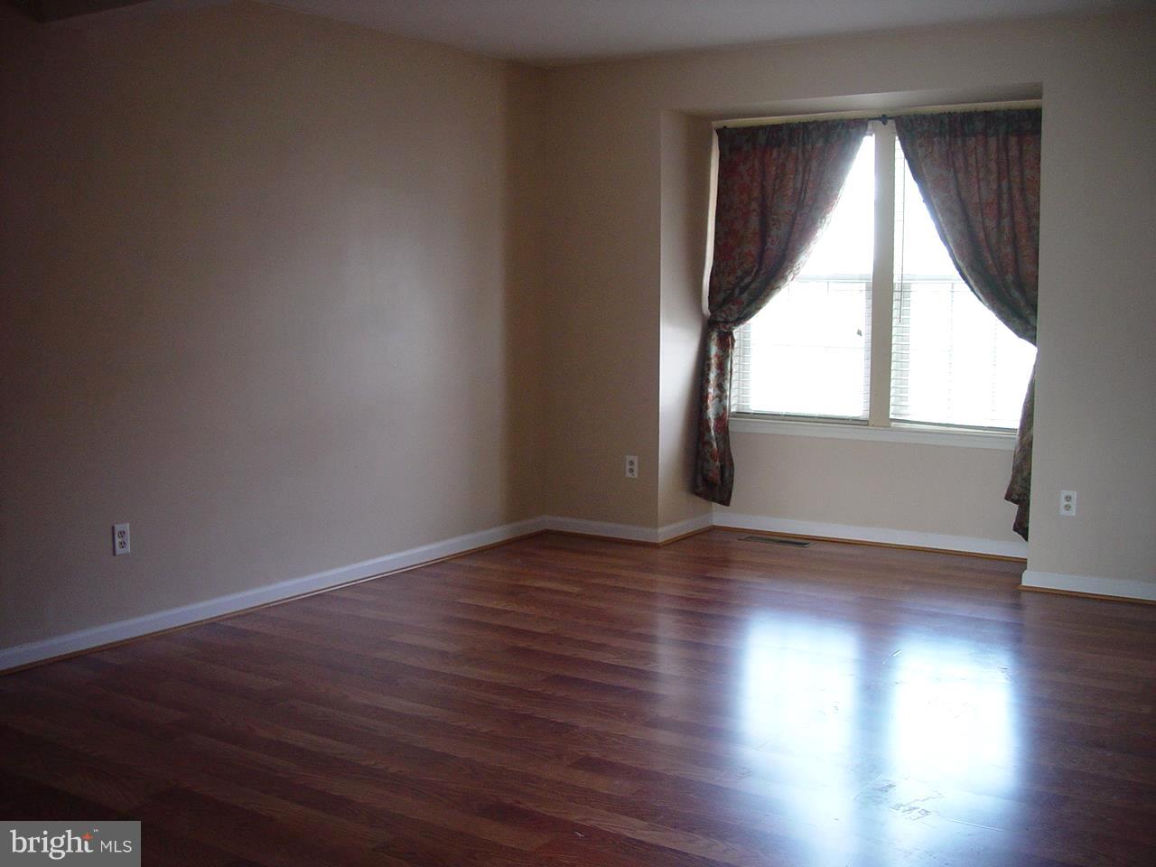 2204 Orchard View Road Reading, PA 19606 - Photo 5 of 12 Living Room