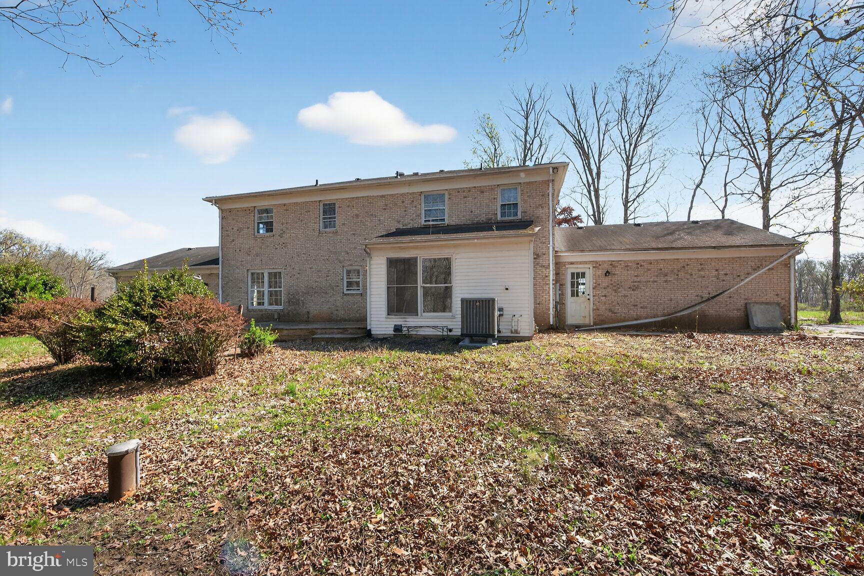 21733 Oatlands Road Aldie, VA 20105 - Photo 42 of 50 a view of a house with a yard
