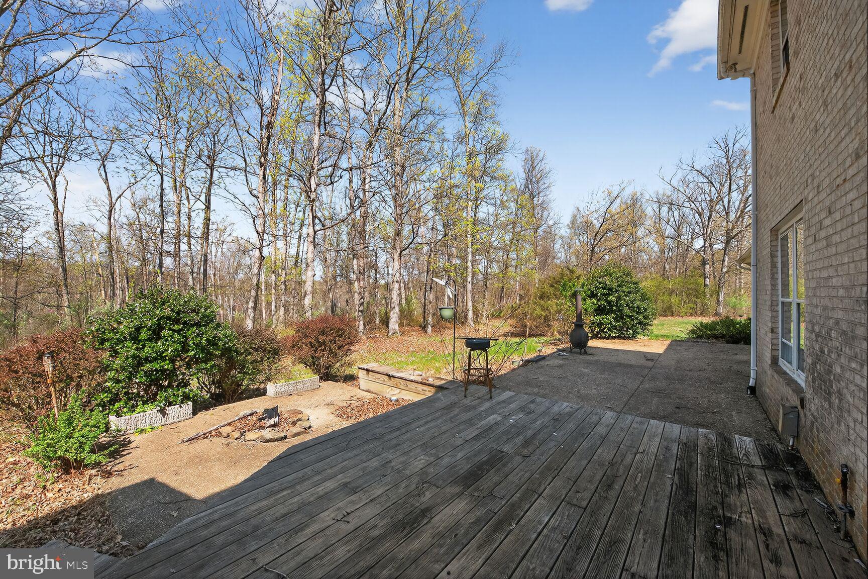 21733 Oatlands Road Aldie, VA 20105 - Photo 45 of 50 a view of a yard with wooden floor