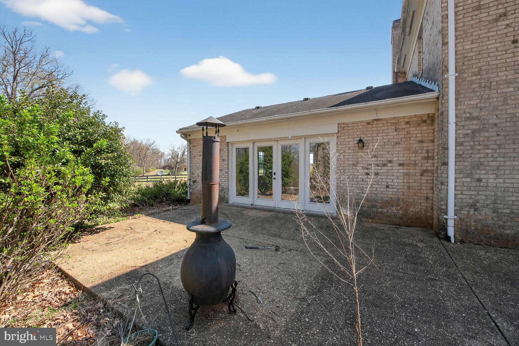 21733 Oatlands Road Aldie, VA 20105 - Photo 47 of 50 a view of a patio with table and chairs with wooden fence and plants