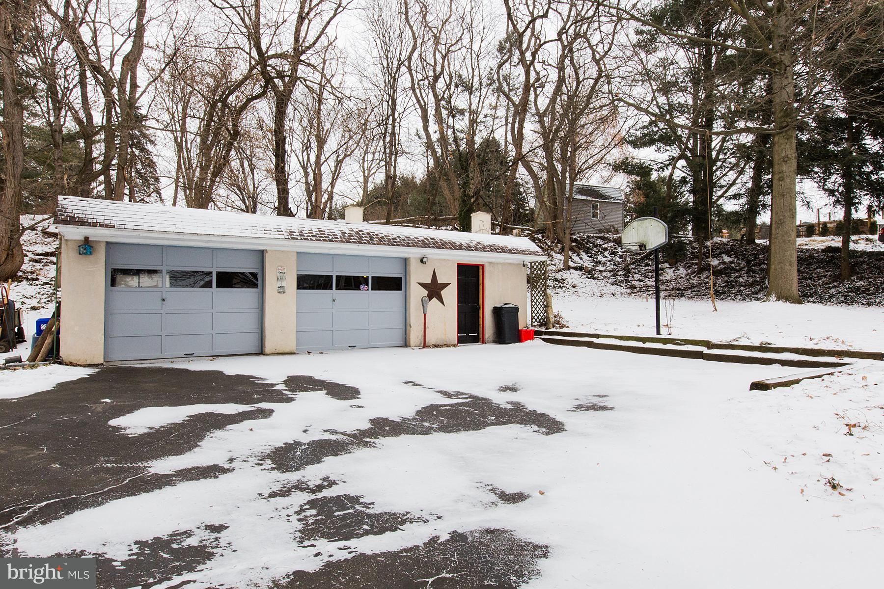 519 East Newport Road Lititz, PA 17543 - Photo 29 of 32 detached garage