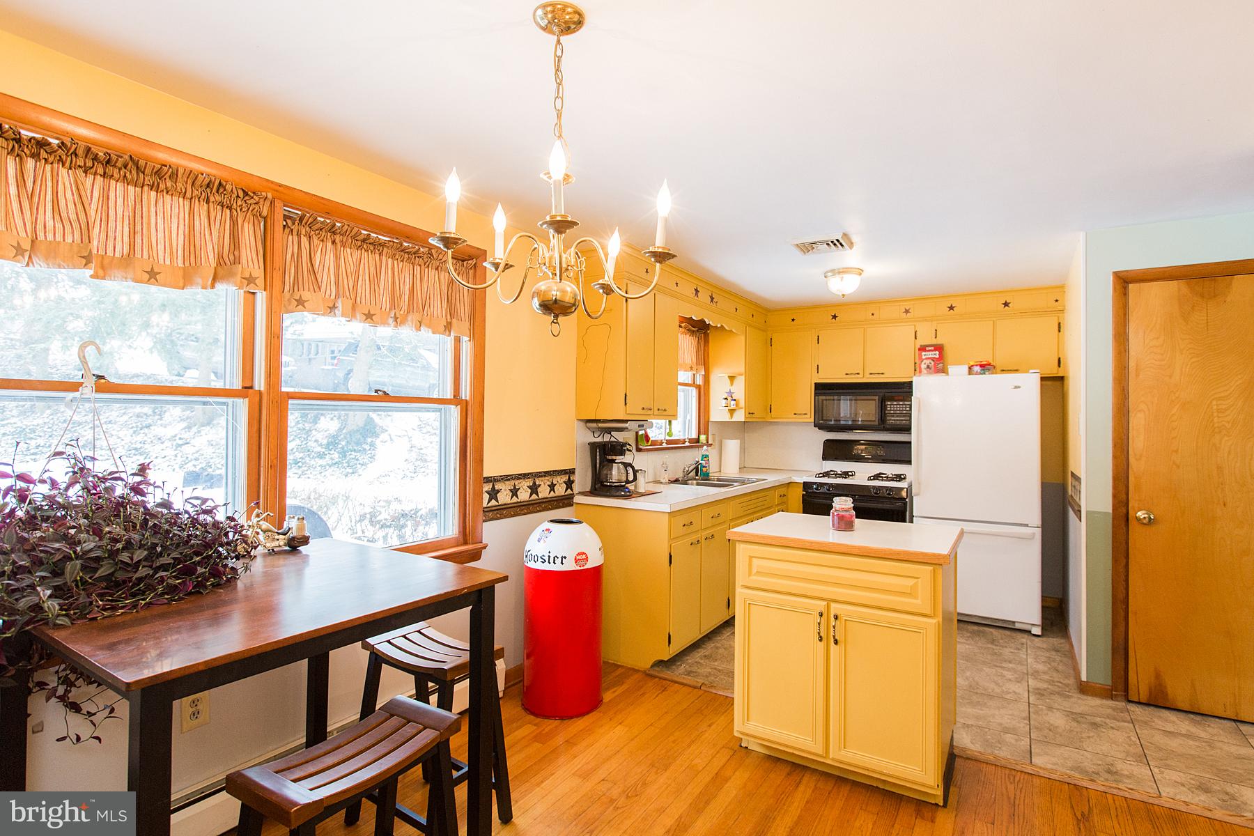 519 East Newport Road Lititz, PA 17543 - Photo 8 of 32 eat-in kitchen