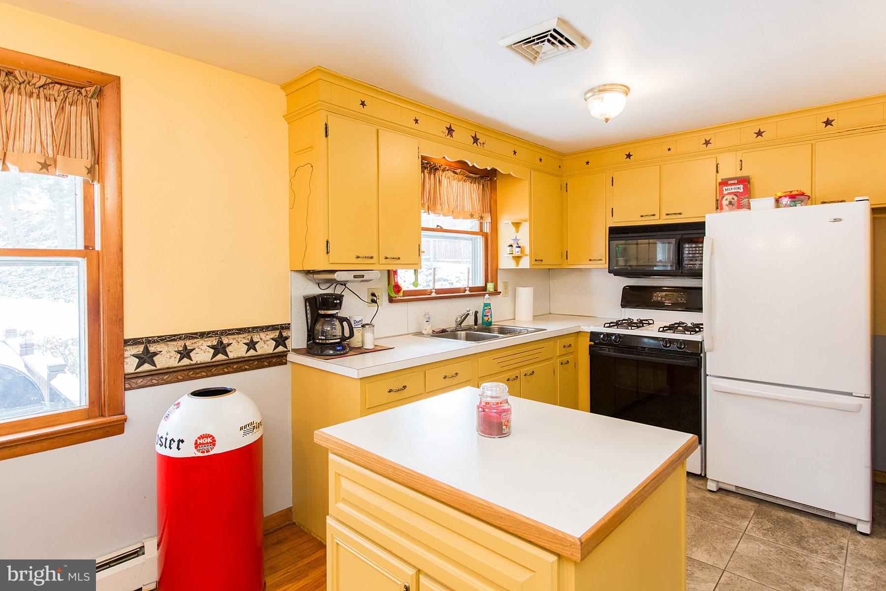 519 East Newport Road Lititz, PA 17543 - Photo 9 of 32 Kitchen
