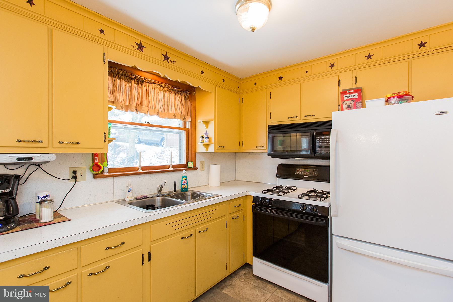 519 East Newport Road Lititz, PA 17543 - Photo 10 of 32 kitchen