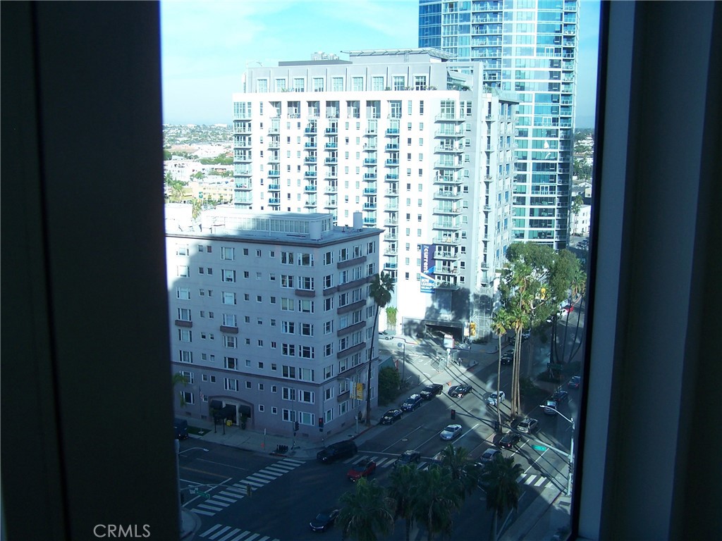 525 East Seaside Way, Unit 1601 Long Beach, CA 90802 - Photo 21 of 60 a view of balcony with a potted plant