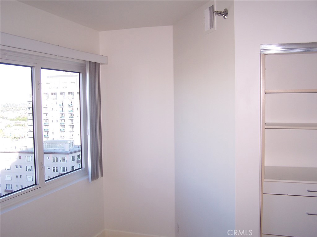 525 East Seaside Way, Unit 1601 Long Beach, CA 90802 - Photo 45 of 60 a view of an empty room and window