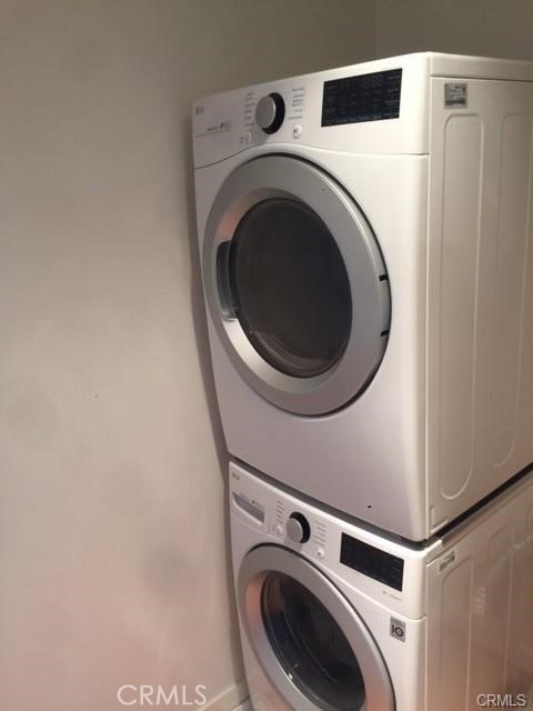 525 East Seaside Way, Unit 1601 Long Beach, CA 90802 - Photo 50 of 60 a utility room with dryer and washer