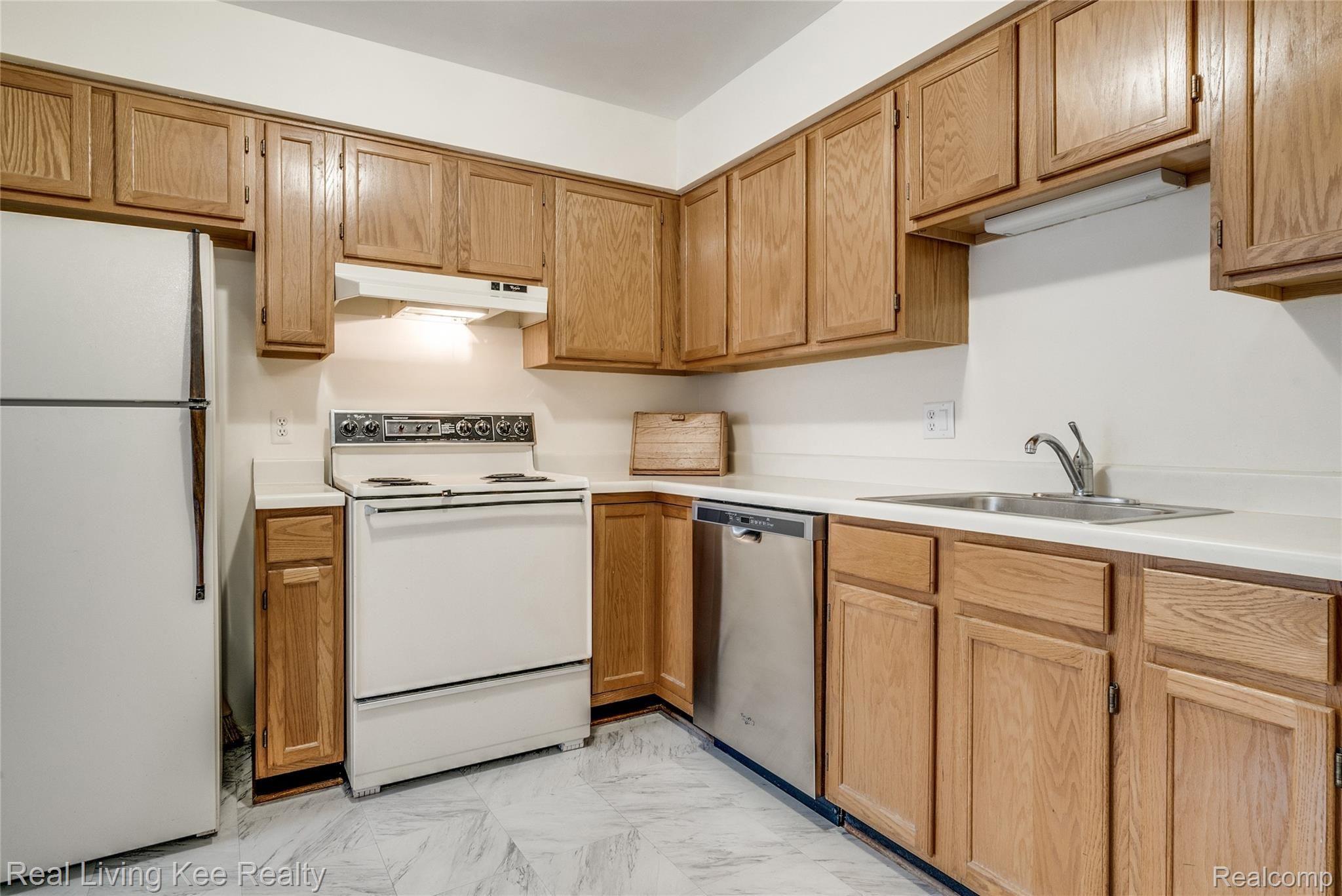 430 Baldwin Avenue Rochester, MI 48307 - Photo 15 of 41 Interiors (1j).jpg