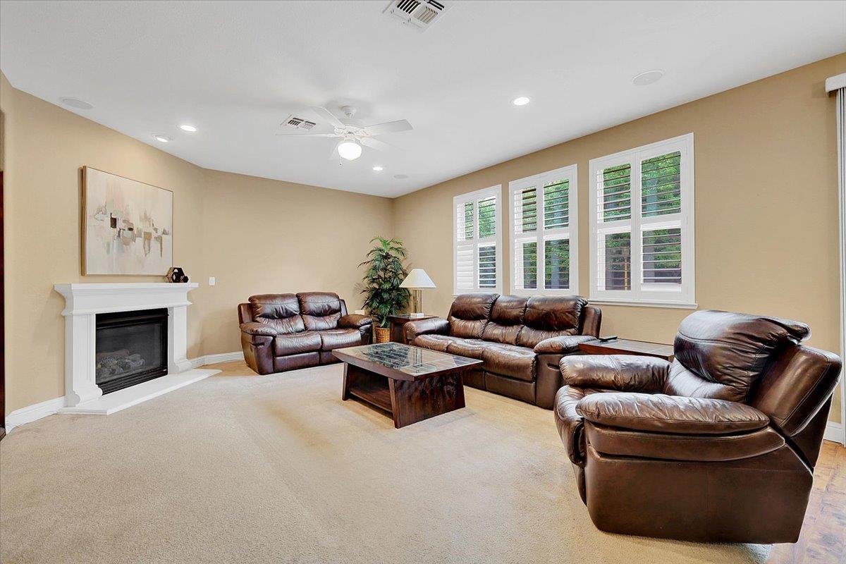 10022 Spring View Way Elk Grove, CA 95757 - Photo 12 of 51