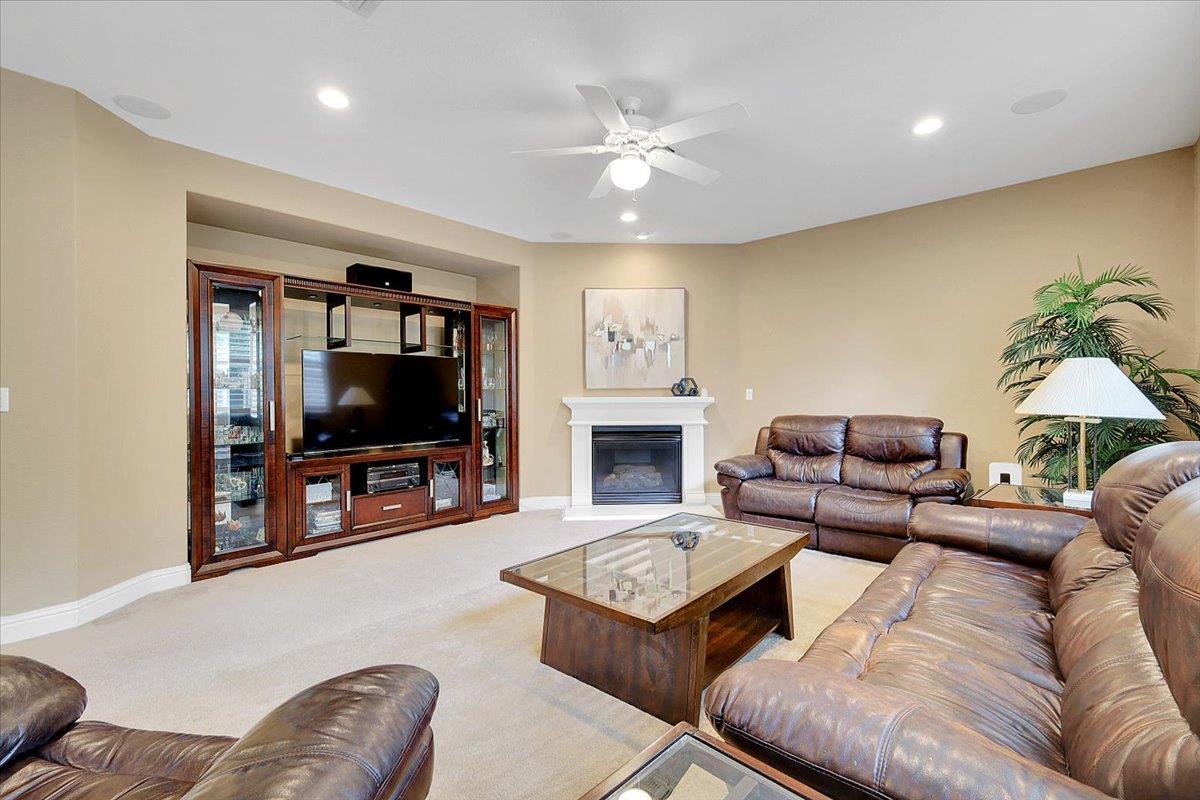 10022 Spring View Way Elk Grove, CA 95757 - Photo 14 of 51