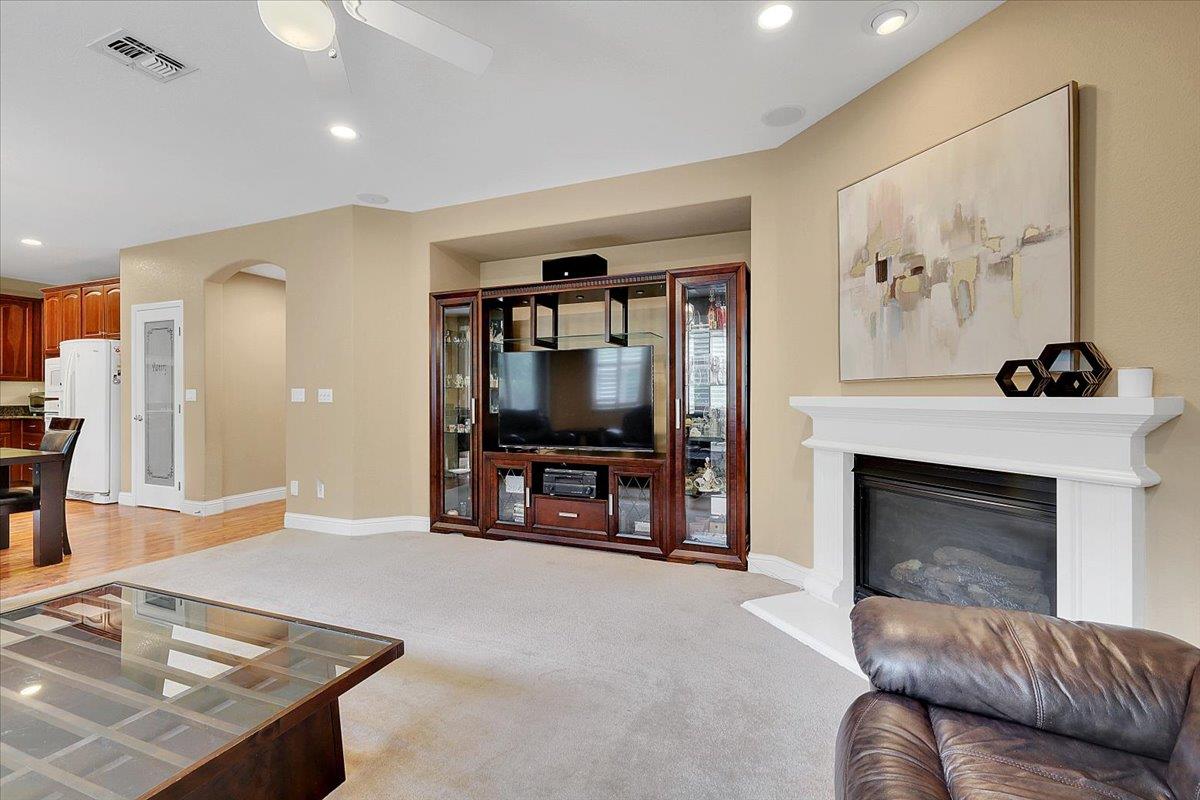 10022 Spring View Way Elk Grove, CA 95757 - Photo 15 of 51