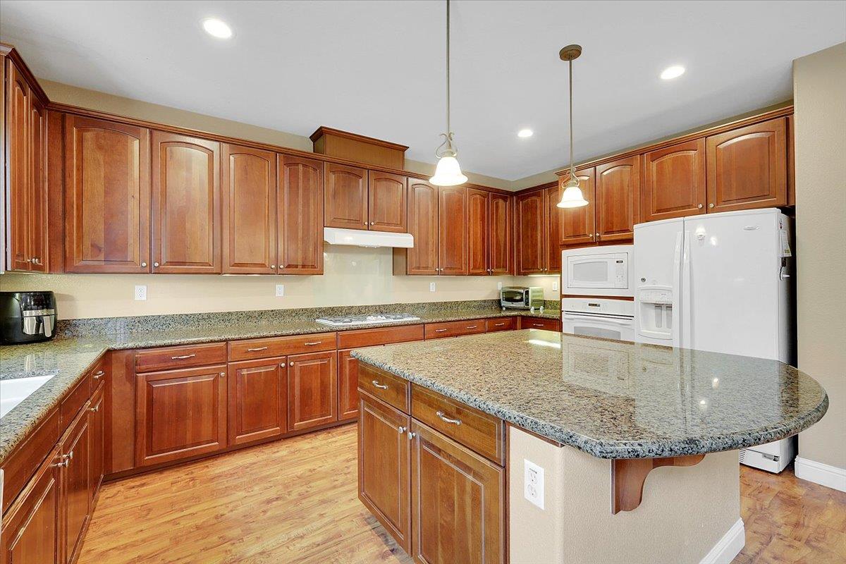 10022 Spring View Way Elk Grove, CA 95757 - Photo 18 of 51