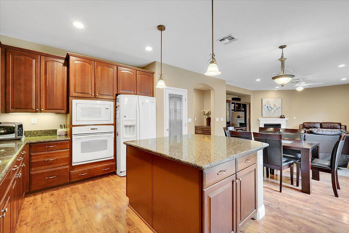 10022 Spring View Way Elk Grove, CA 95757 - Photo 19 of 51