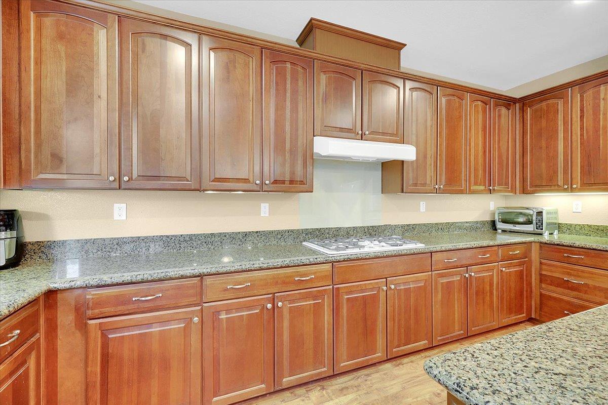 10022 Spring View Way Elk Grove, CA 95757 - Photo 21 of 51