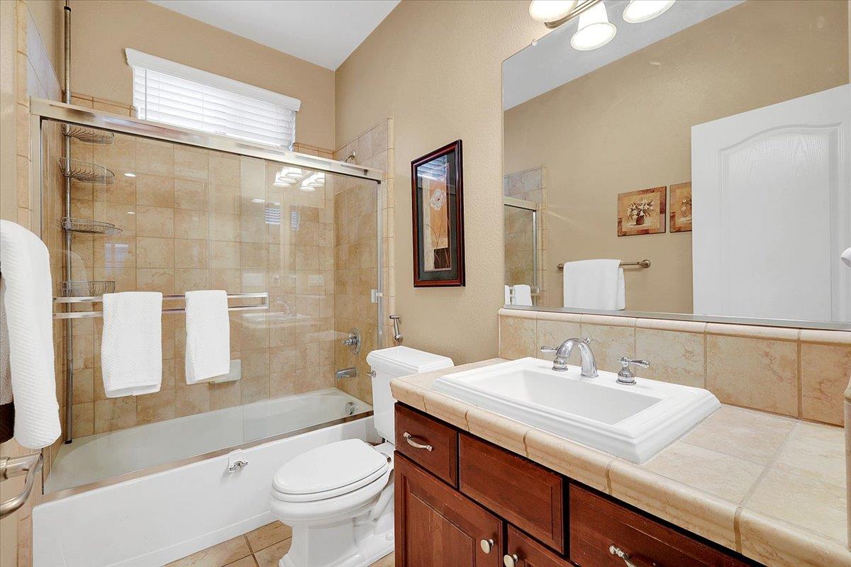 10022 Spring View Way Elk Grove, CA 95757 - Photo 23 of 51