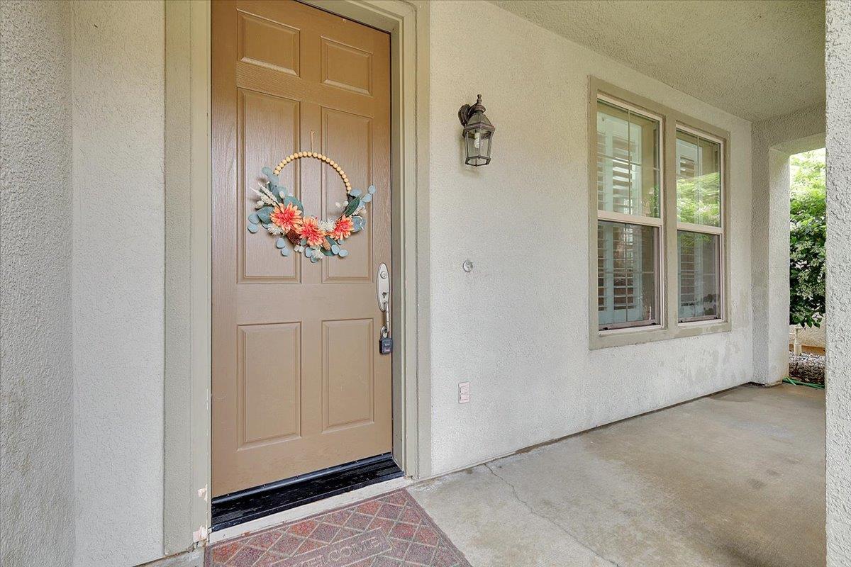 10022 Spring View Way Elk Grove, CA 95757 - Photo 3 of 51