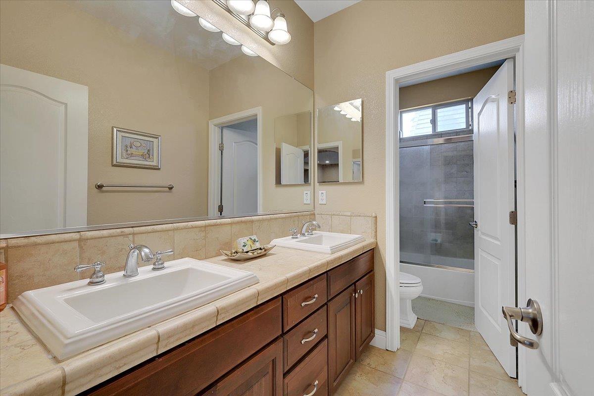 10022 Spring View Way Elk Grove, CA 95757 - Photo 45 of 51