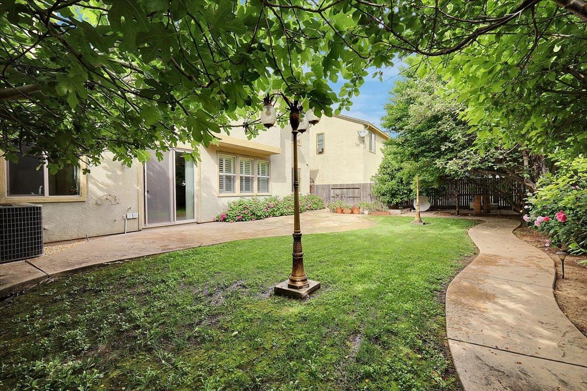 10022 Spring View Way Elk Grove, CA 95757 - Photo 48 of 51