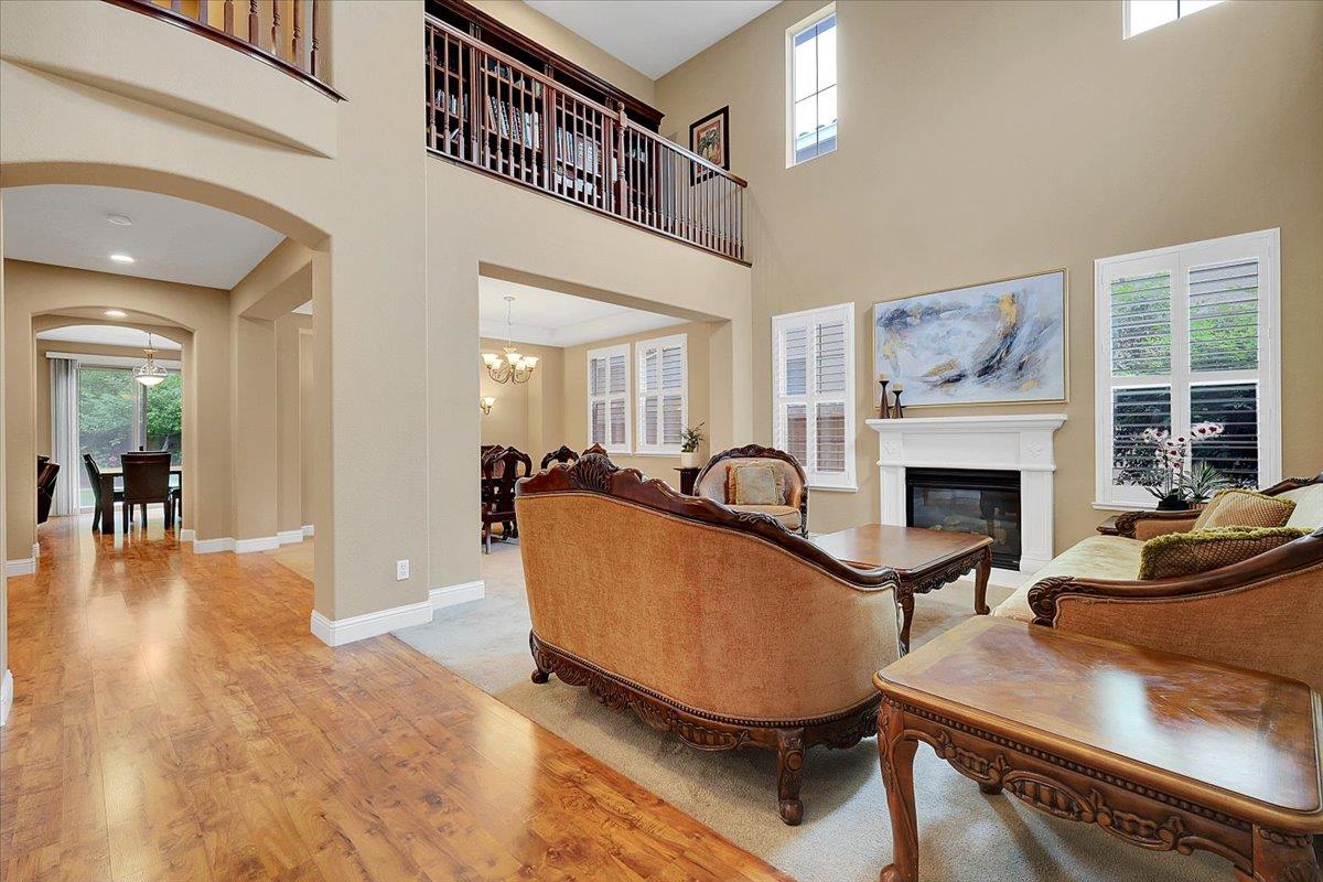 10022 Spring View Way Elk Grove, CA 95757 - Photo 5 of 51