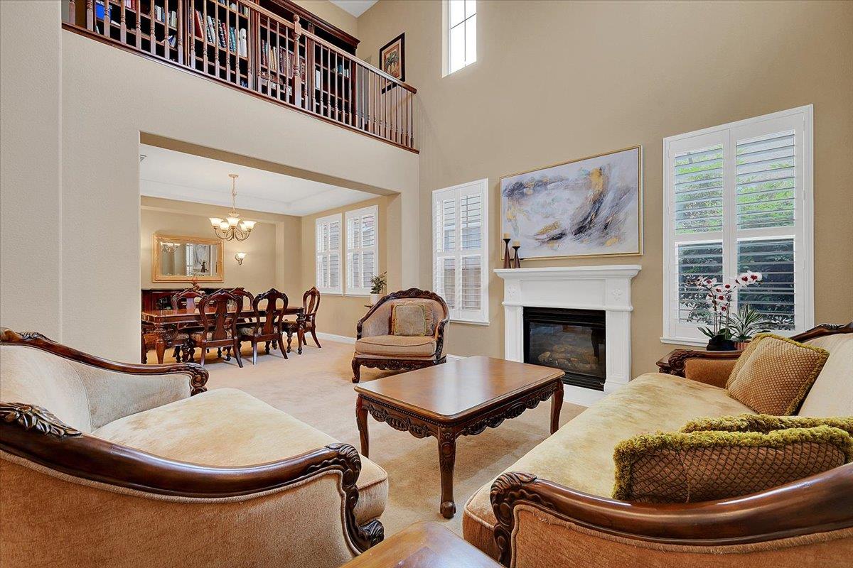 10022 Spring View Way Elk Grove, CA 95757 - Photo 6 of 51