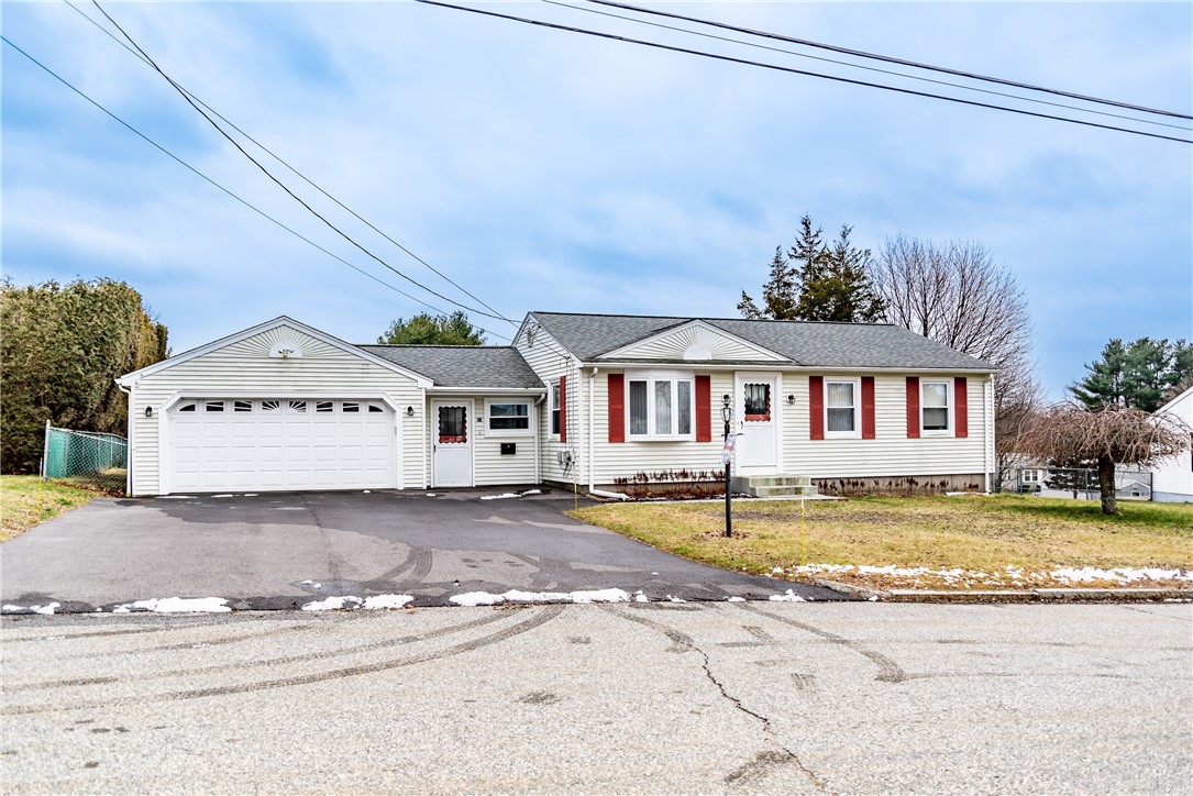 57 Woodhaven Road Woonsocket, RI 02895 - Photo 3 of 48 Gallery Image 3