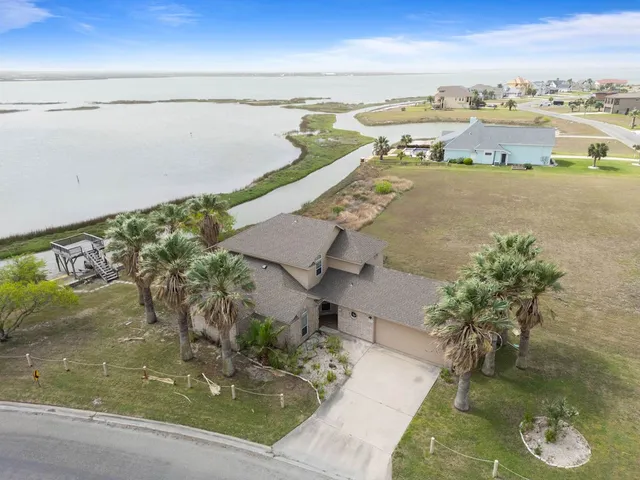 $675,000 | 1022 Cape Velero Drive, Rockport, TX 78382