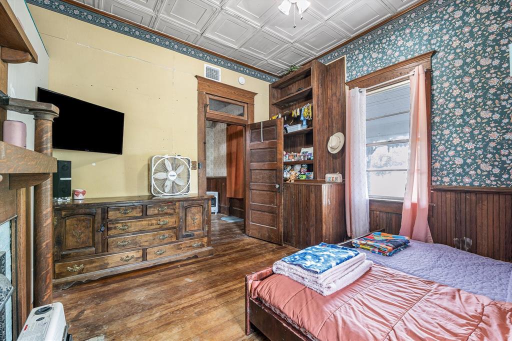 421 Huey Avenue Mount Calm, TX 76673 - Photo 20 of 39 a bedroom with a bed and a flat screen tv