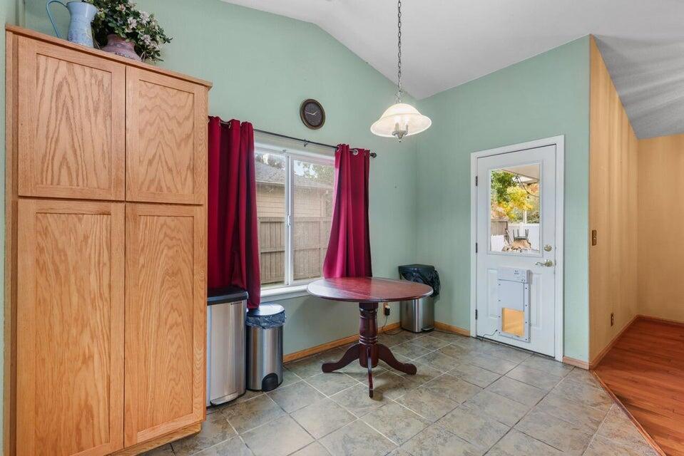 705 Mountain Avenue Central Point, OR 97502 - Photo 22 of 29 22