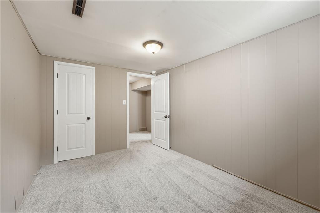 305 Southwest Marion Lane Lee's Summit, MO 64081 - Photo 31 of 39