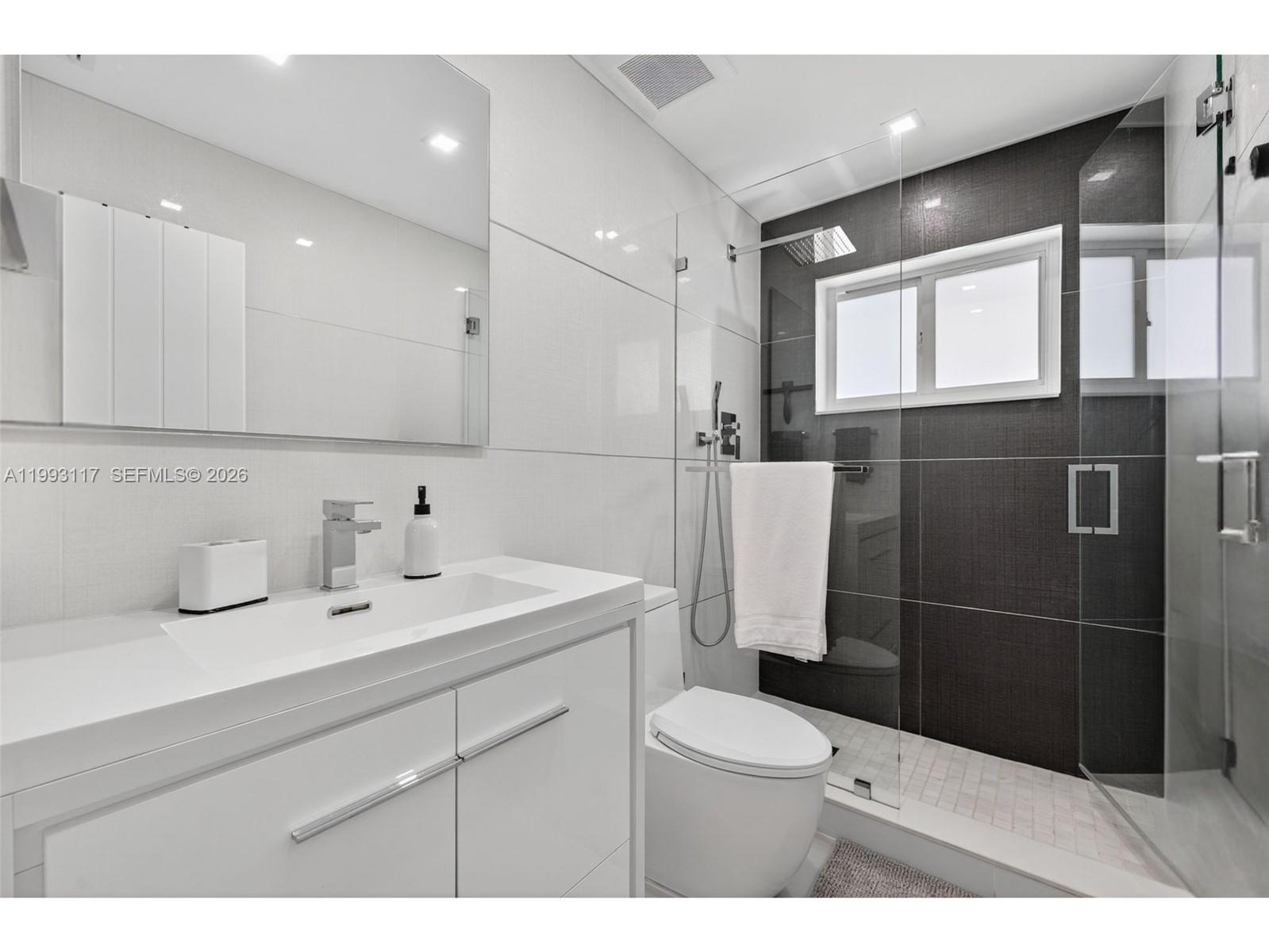 426 Southeast 3rd Street Dania Beach, FL 33004 - Photo 17 of 38