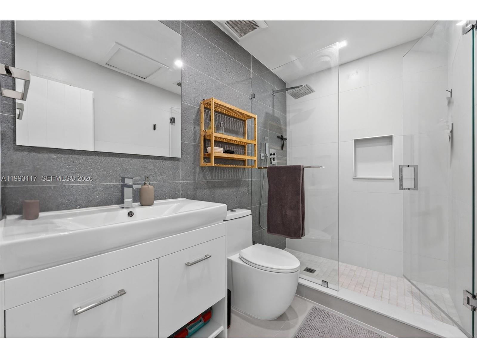 426 Southeast 3rd Street Dania Beach, FL 33004 - Photo 21 of 38