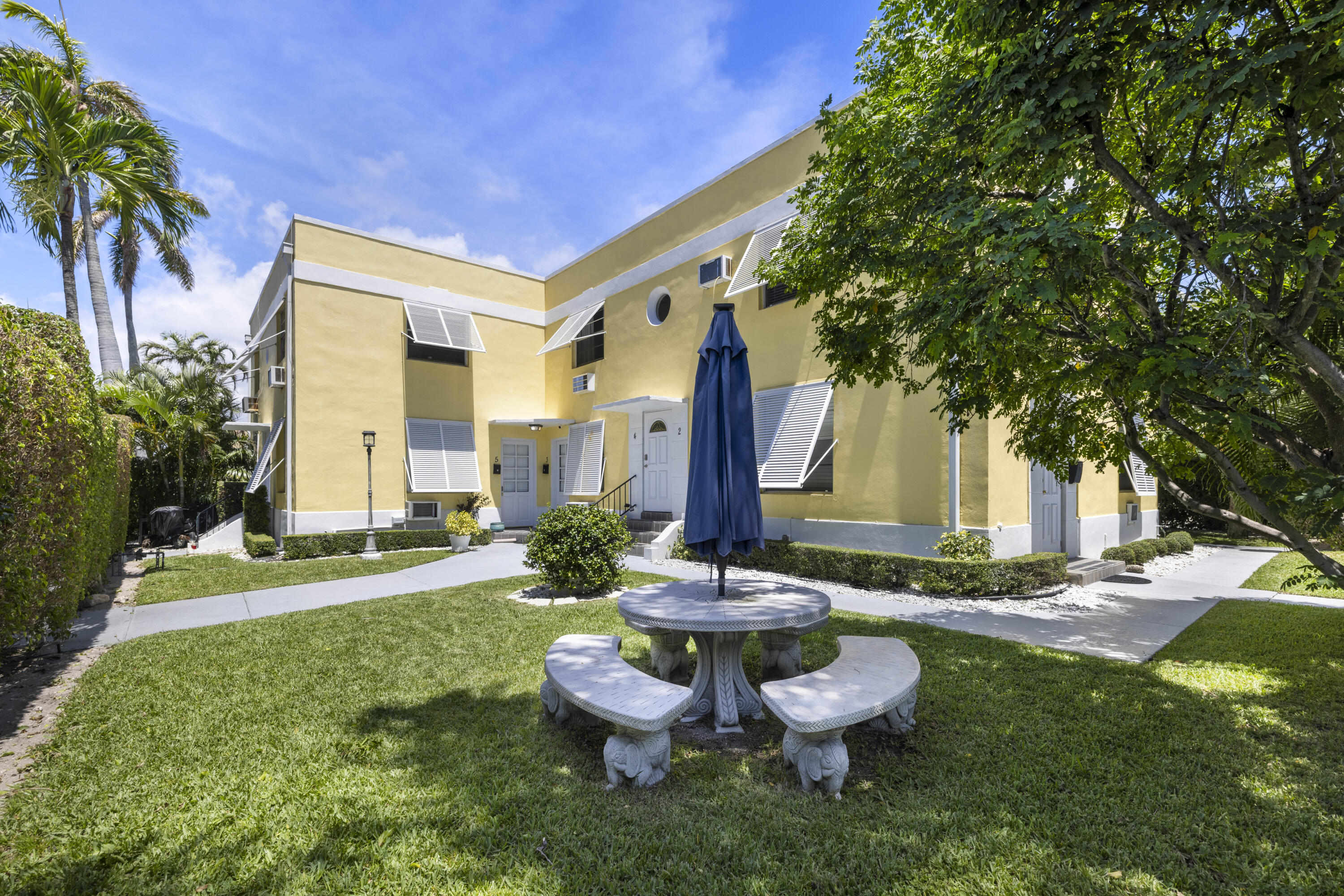 172 North County Road, Unit 5 Palm Beach, FL 33480 - Photo 12 of 26 Front of Structure
