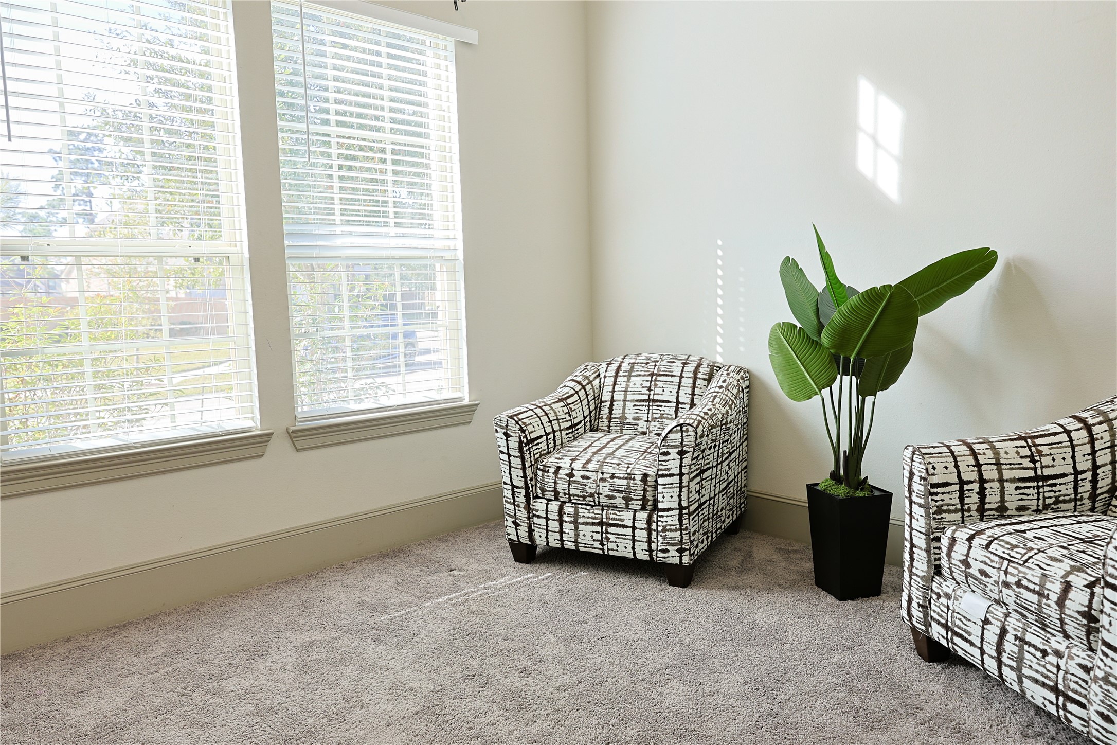 15770 Deeside Spring Drive Humble, TX 77346 - Photo 15 of 37 1st floor 2nd bedroom with ensuite bathroom